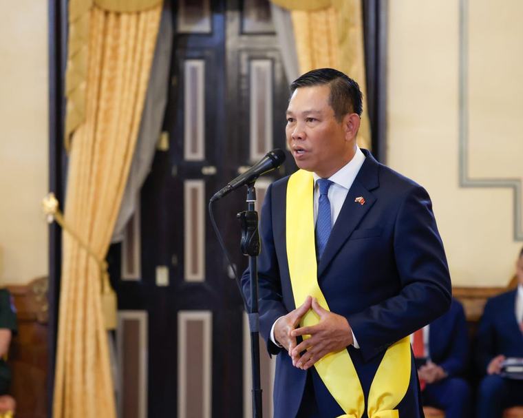 Venezuela condecora al embajador de Vietnam tras culminar su misión diplomática en el país