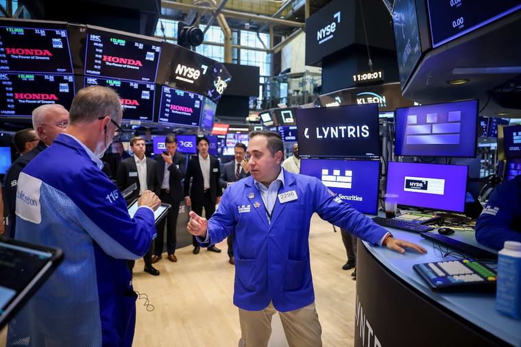 Wall Street reacciona a Warsh: el dólar repunta, mientras el oro y el S&P 500 caen tras Jackson Hole