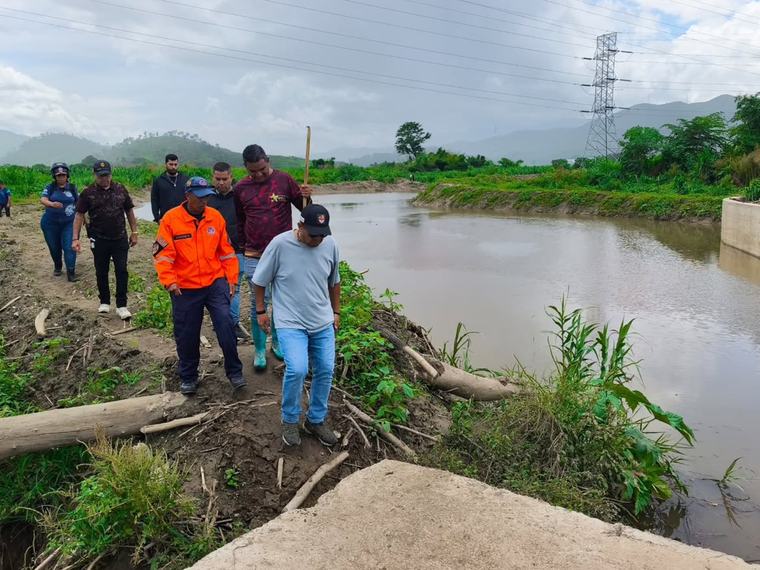 Hallaron el cuerpo de uno de los miembros de la pareja arrastrada por el río Aragua