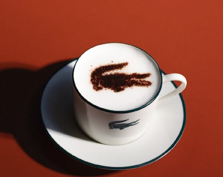 Así es el primer Café Lacoste de Latam: café brasileño, lujo y Polo Cake en São Paulo
