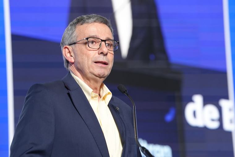 MinHacienda se compromete al ajuste fiscal y pide inversión al sector privado colombiano