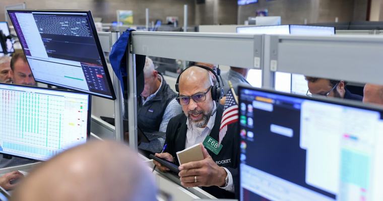 ¿Cómo invertir si el S&P 500 cae a 5.500 puntos o escala hasta 9.500? UBS analiza cuatro escenarios