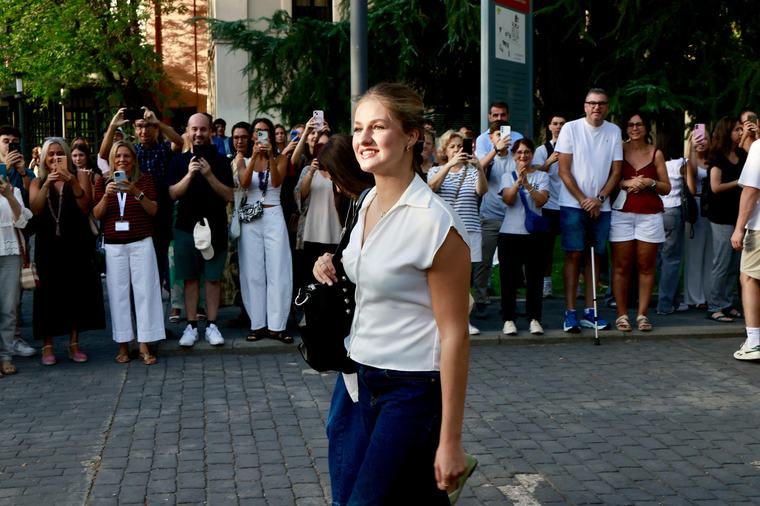 La princesa española Leonor comienza "con muchas ganas" su etapa universitaria (+Video)