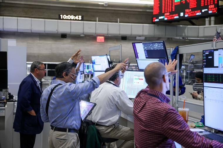 ¿Cómo invertir si el S&P 500 cae a 5.500 puntos o escala hasta 9.500? UBS analiza cuatro escenarios