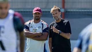 Jürgen Klopp dice presente en el entrenamiento del Bayern Múnich