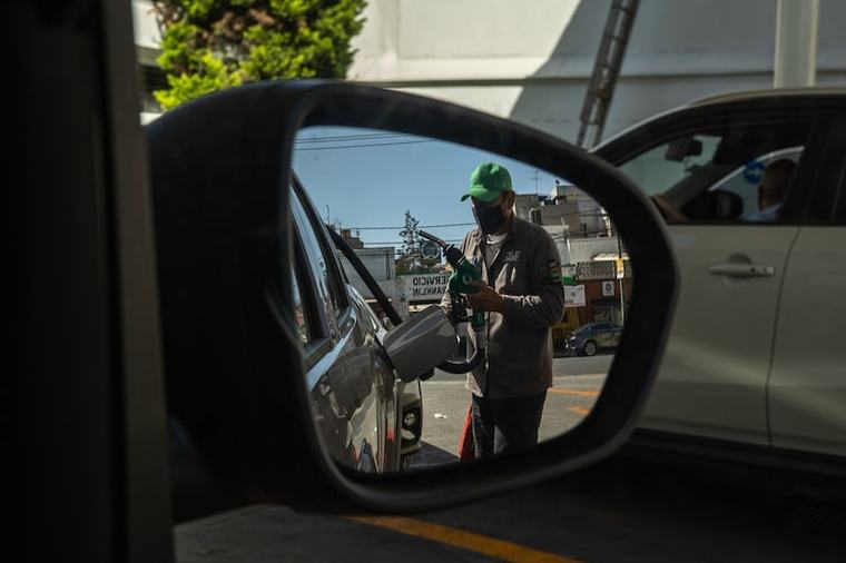 México aumenta subsidios a gasolinas y baja el de diésel mientras guerra en Irán cumple seis meses