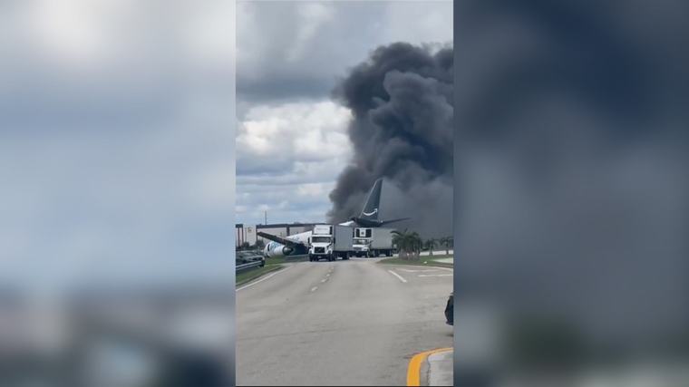 Avión de carga de Amazon se estrella en el aeropuerto de Miami (+Video)