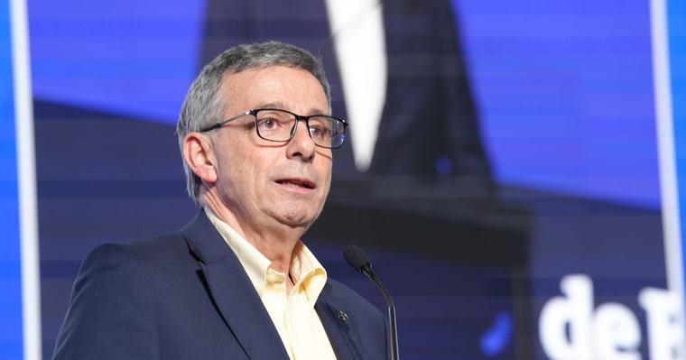 MinHacienda se compromete al ajuste fiscal y pide inversión al sector privado colombiano