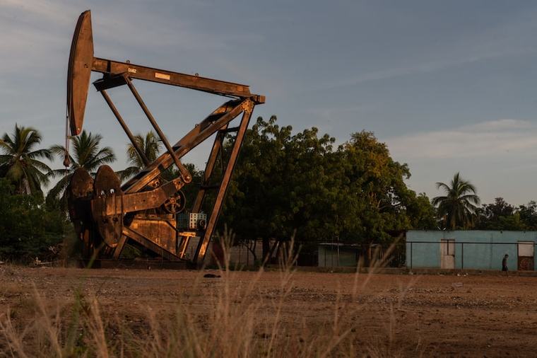 De la firma a la ejecución: los desafíos que enfrenta el plan petrolero de EE.UU. en Venezuela