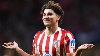 De serio a sonriente: el sorprendente cambio de Julián Álvarez en el Atleti