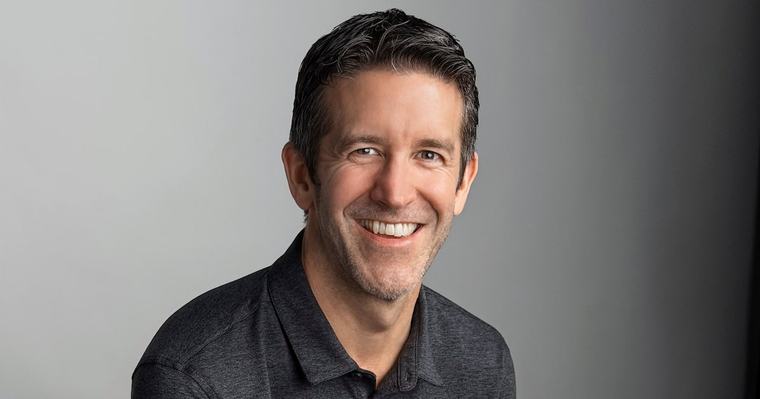 Quién es, dónde vive y cuál es la fortuna de John Ternus, el nuevo CEO de Apple