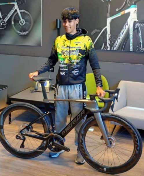 Tachirense Eduard Ayala comienza a asomarse en el ciclismo europeo