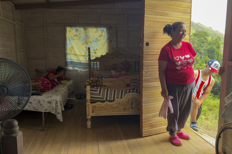 «Ahora duermo tranquila»: familias tienen un techo temporal mientras esperan al Estado