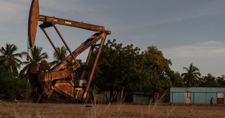 De la firma a la ejecución: los desafíos que enfrenta el plan petrolero de EE.UU. en Venezuela