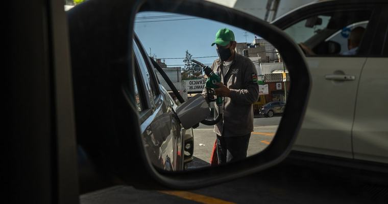 México aumenta subsidios a gasolinas y baja el de diésel mientras guerra en Irán cumple seis meses