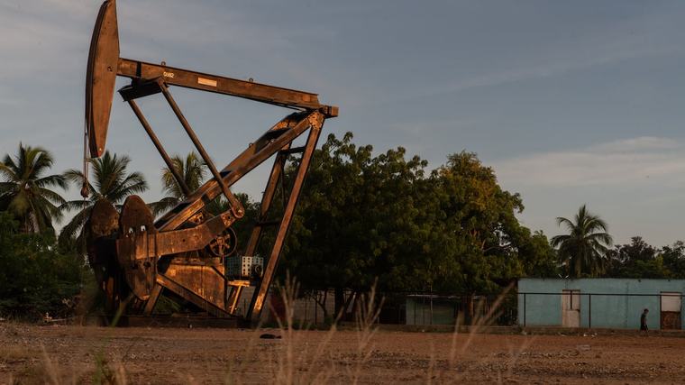 De la firma a la ejecución: los desafíos que enfrenta el plan petrolero de EE.UU. en Venezuela